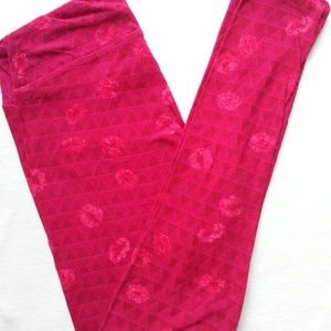 New LuLaRoe Leggings OS Pink Lipstick Kisses